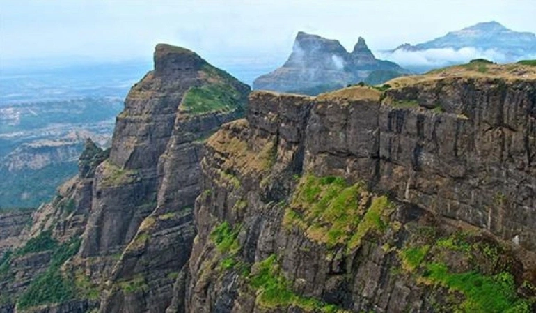 Kokankada cliff view at Harishchandragad during twilight